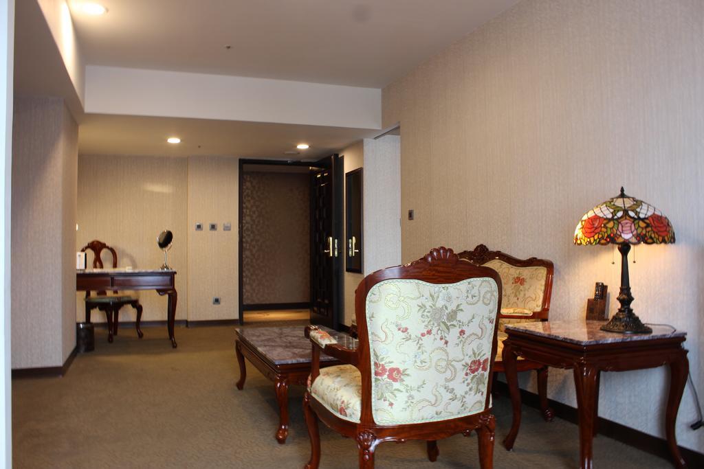 Royal Seasons Hotel Taichung‧Zhongkang Exterior photo